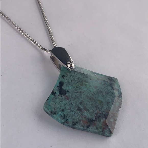 Kendra Scott Jewelry - KENDRA SCOTT AISLINN PENDANT NECKLACE!!